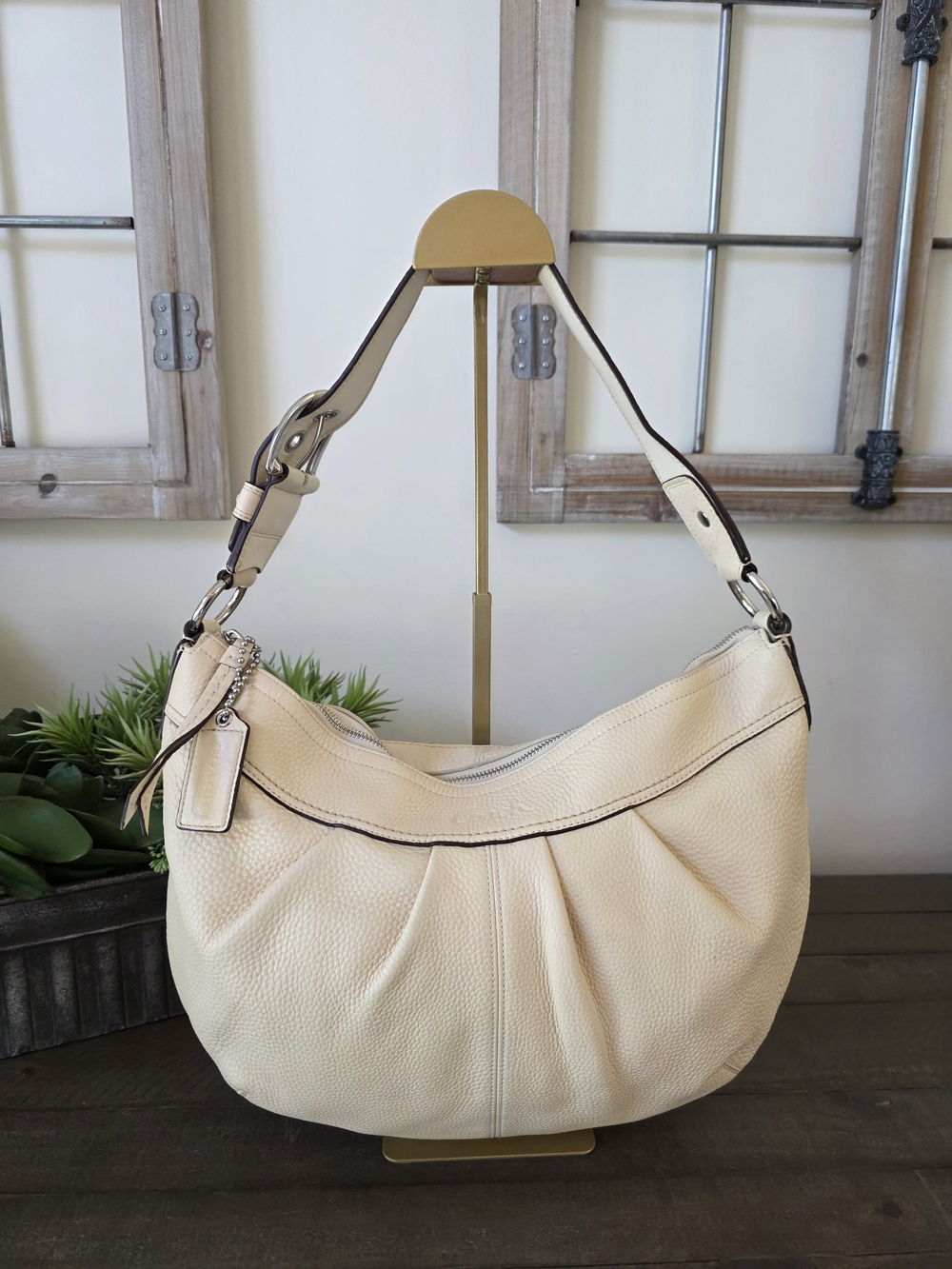 Coach Soho Pleated Hobo Shoulder Bag Buttercream Pebble Leather Buckle Y2K